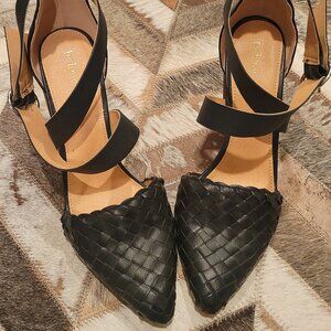 Blk Woven Criss-Cross Stacked Heels